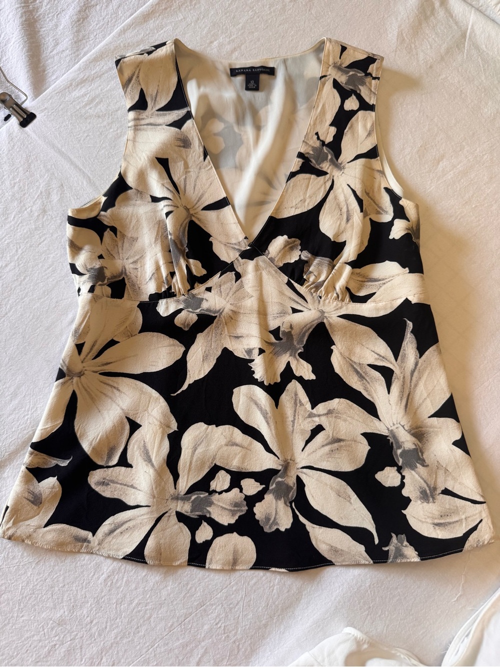 Banana Republic Black and Cream Floral V-Neck Sleeveless Top